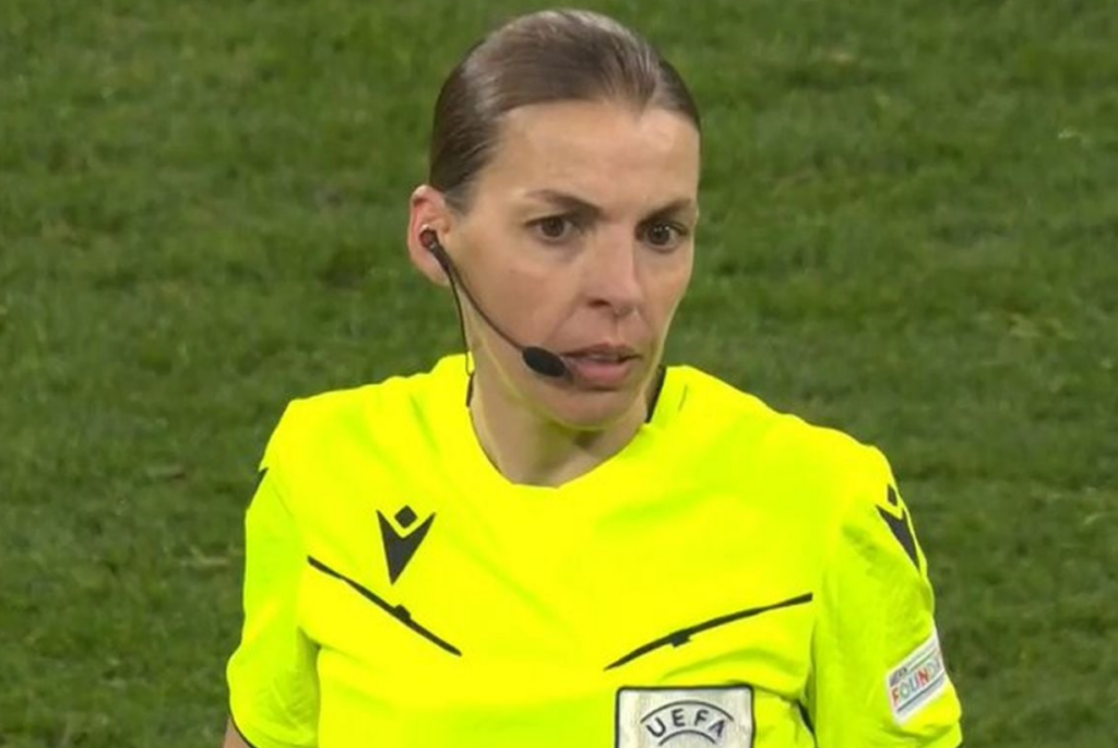 VIDEO/ Nuk dinte se ku ishte monitor i VAR! Ishte katastrofë te Bayern-Copenhagen, tifozët nuk kursejnë arbitren: Kthehu në kuzhinë dhe lëre futbollin