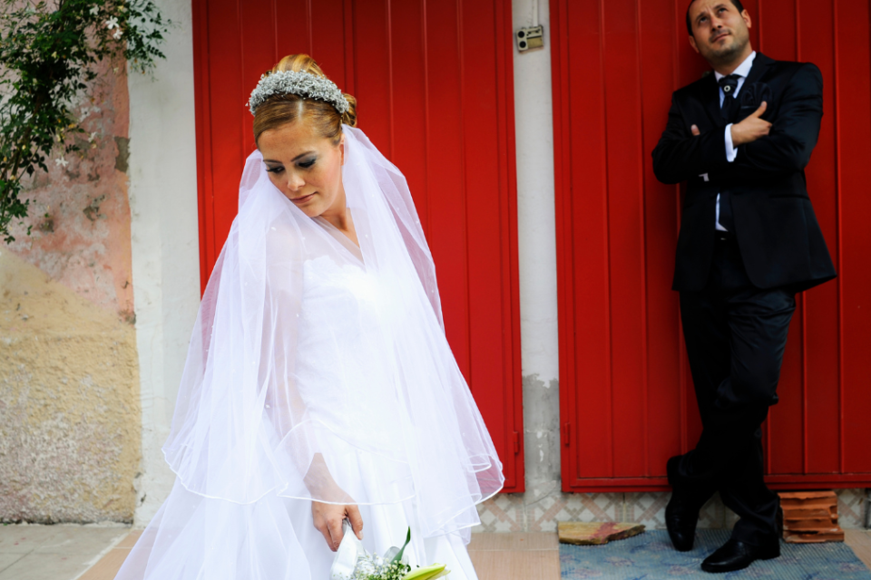 Nena me thojke “Leje fakultetin se po dojm me te martu me
nje djal 30 vjet ne Zvicerr, O qika jeme ka pare ky e familje e
pasur …”