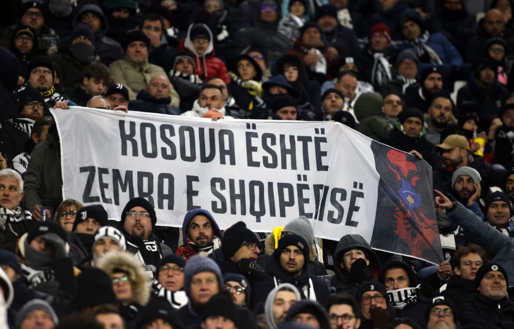 Shihni pankartën që hapet gjatë ndeshjes Juventus-Inter në Serinë A: Kosova është zemra e Shqipërisë