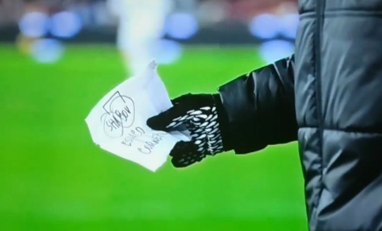VIDEO/ Mourinho nuk ndryshon kurrë! 2 kartonë të kuq dhe i dërgon letër portierit me fëmijën që kap topin, Rui Patricio shtiret menjëherë si i dëmtuar sa e lexon…