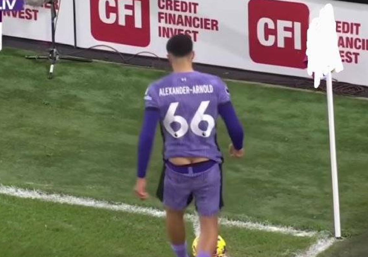 I tregon të pasmet më shumë se duhet në fushë, video e Alexander Arnold gjatë asistit te Liverpool merr jehonë në rrjetet sociale