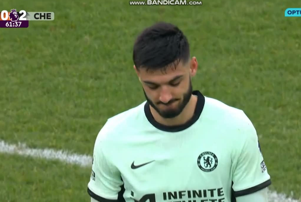 VIDEO/ I dëshpëruar me veten dhe me kokën ulur, Armando Broja del nga fusha dhe bën tjetër paraqitje zhgënjyese me Chelsea-n