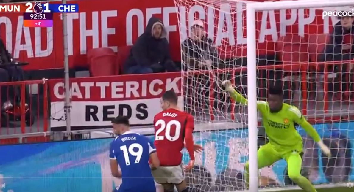 VIDEO/ Armando Brojën e ndalon shtylla për një gol kundër Manchester United, sulmuesi shqiptar lihet vetëm nga shokët e ekipit